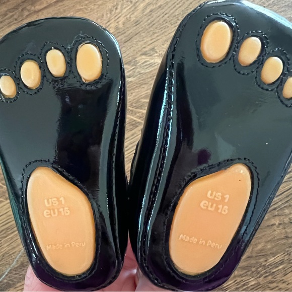 NEW/never worn Elephantito Baby Girl Mary Jane Shoes in Black Patent. Size 1. - Picture 2 of 5